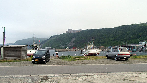 民宿「津軽海峡亭」前の漁港